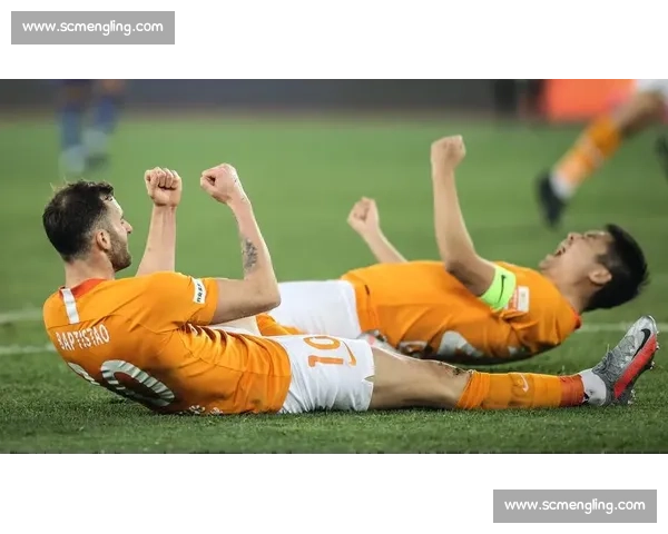 武汉卓尔迎战广州恒大中超焦点对决引爆球迷热情之夜赛场巅峰较量